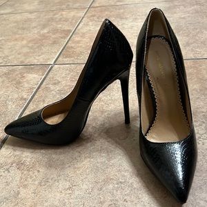 Black pumps